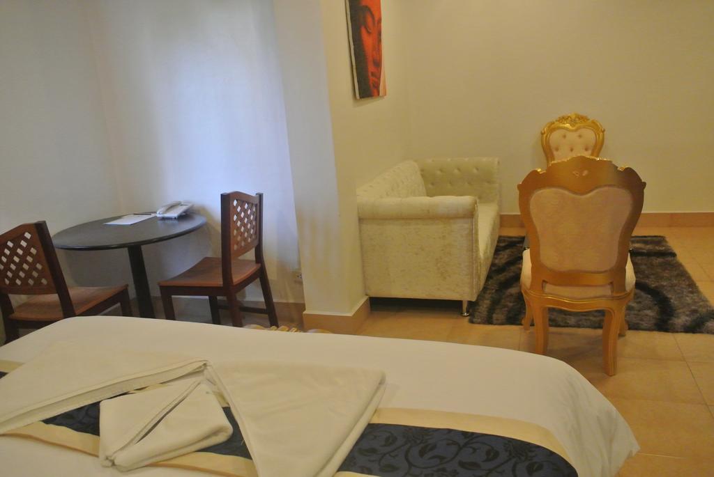 New Usouk Boutique Hotel Vientiane Bagian luar foto